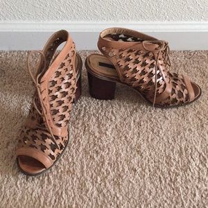 Open back chunky heel shoes